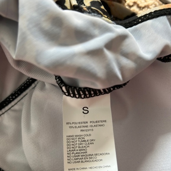 La moda NWT true colours swimsuit women’s small - Picture 6 of 6